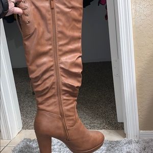 Knee high boots with heel